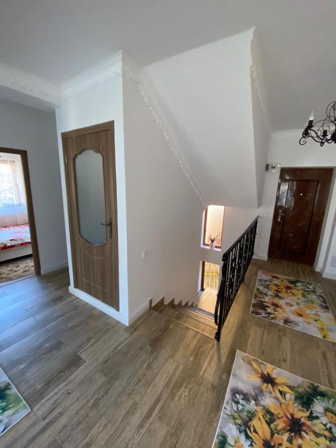 B House بوستين المظهر الخارجي الصورة