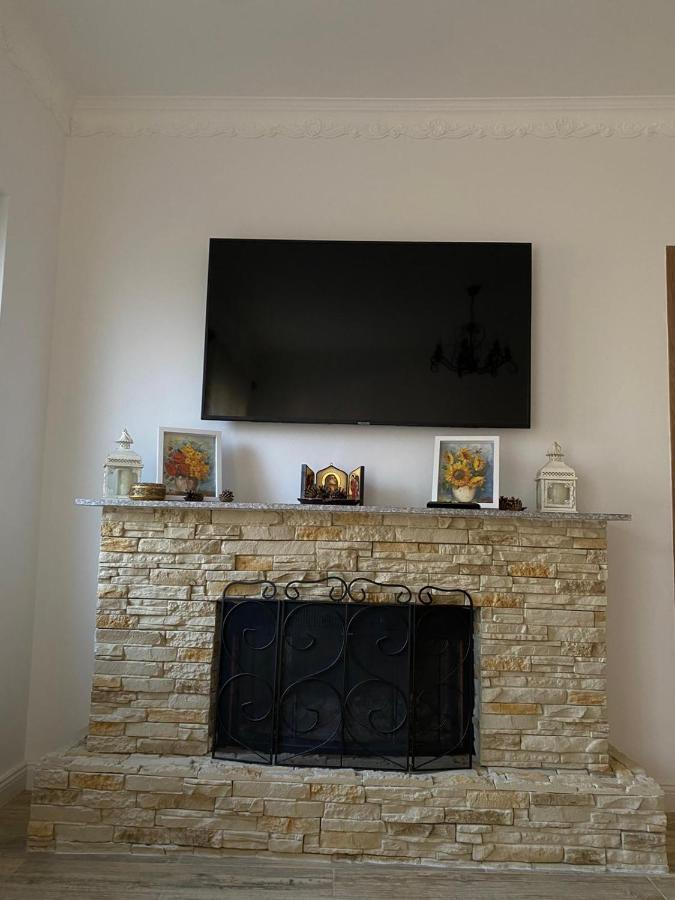 B House بوستين المظهر الخارجي الصورة