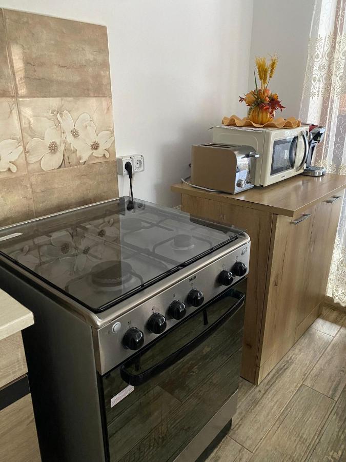 B House بوستين المظهر الخارجي الصورة