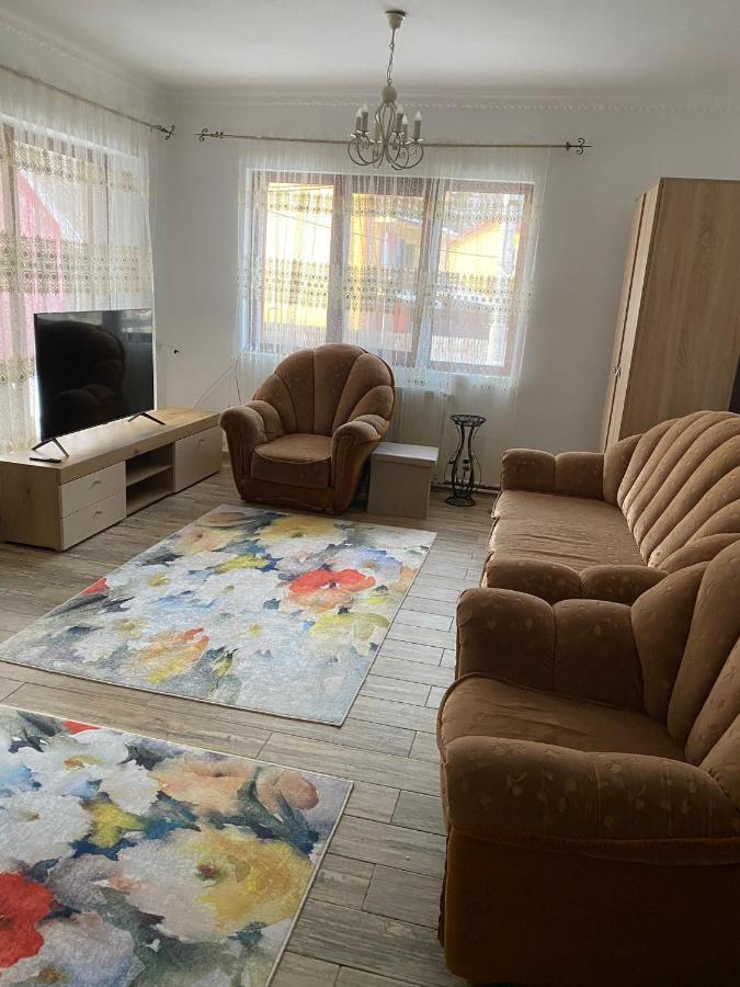 B House بوستين المظهر الخارجي الصورة
