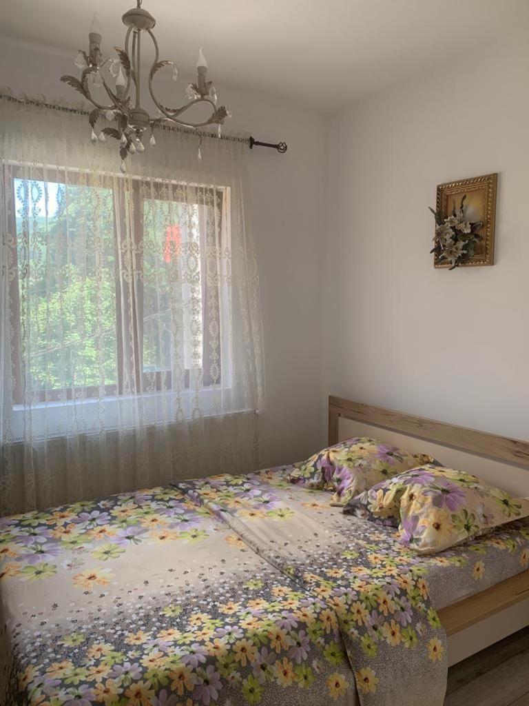 B House بوستين المظهر الخارجي الصورة