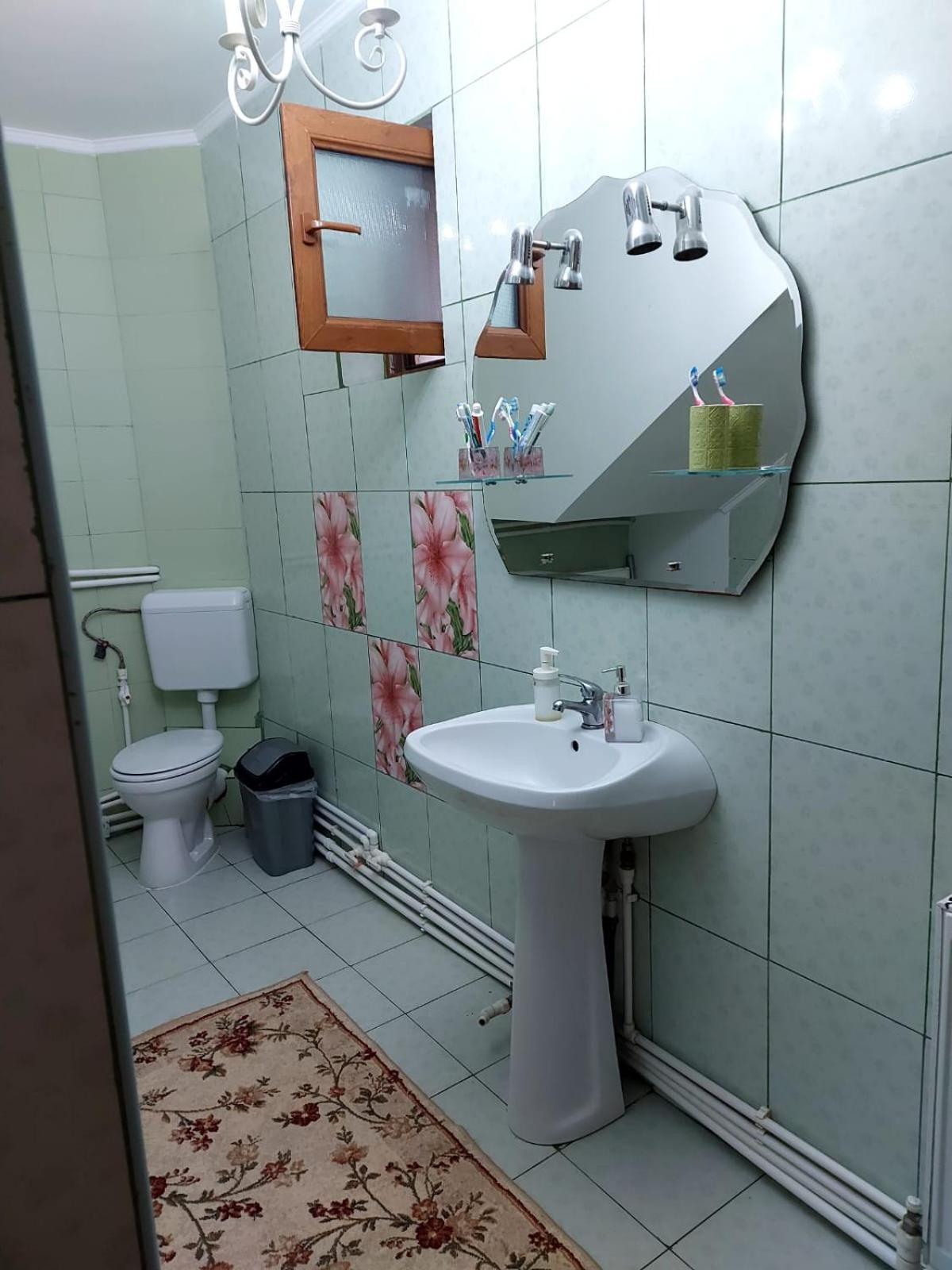 B House بوستين المظهر الخارجي الصورة